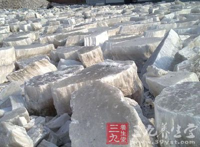 治热病壮热不退，心烦神昏，谵语发狂