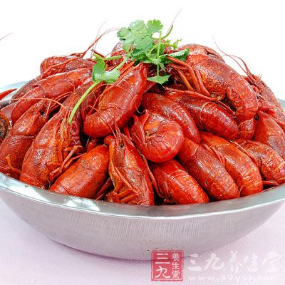 小龙虾1000克,香葱3-4根,生姜5片,蒜5-6瓣,辣椒10-20个,花椒2茶匙 小龙虾1000克,香葱3-4根,生姜5片,蒜5-6瓣,辣椒10-20个,花椒2茶匙