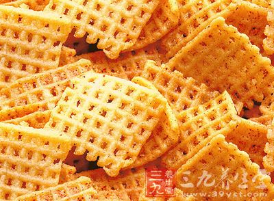 爱减肥的美女就吃原味的锅巴,因为它不含任何的热量 爱减肥的美女就吃原味的锅巴,因为它不含任何的热量