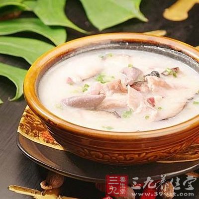 墨鱼50克，驴肉100克，调味品适量