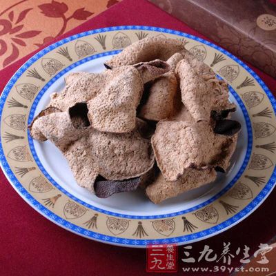 陳皮所含揮發(fā)油，對(duì)胃腸道有溫和的刺激作用