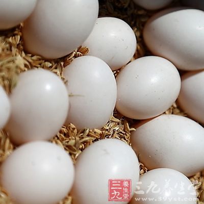 鸽蛋味甘、咸,性平;具有补肝肾、益精气、丰肌肤诸 鸽蛋味甘、咸,性平;具有补肝肾、益精气、丰肌肤诸