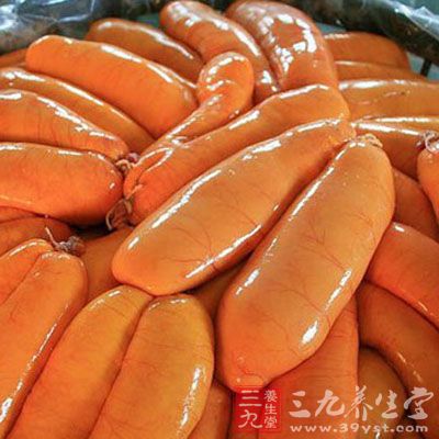 将鱼卵切成薄片,在炭火上微炙,直到成熟为度,再配以各种佐料,便可食用 将鱼卵切成薄片,在炭火上微炙,直到成熟为度,再配以各种佐料,便可食用