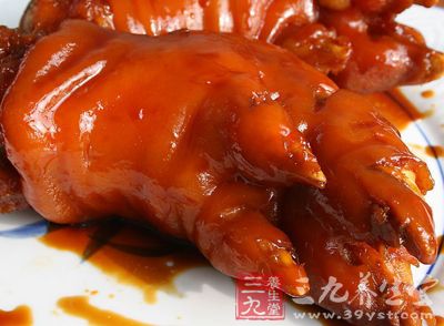 干海带1片、猪蹄2只、黄豆1小碗