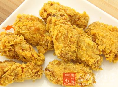 网文误人 女性吃鸡翅易致子宫癌吗