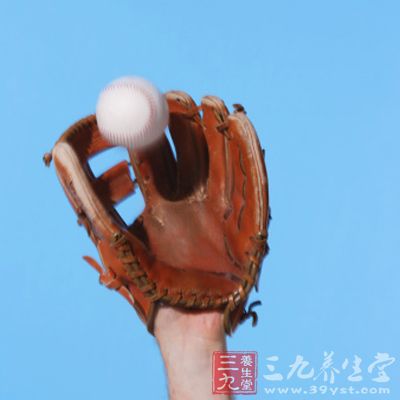 小马联盟小马级的规定为，垒与垒之间的距离为80呎(24.38米)