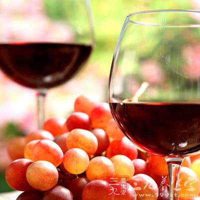 红葡萄酒呼吸的时间一般不应超过3个小时 红葡萄酒呼吸的时间一般不应超过3个小时