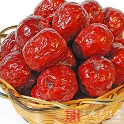 接通电源，按“五谷豆浆”键，十几分钟做好大米红枣豆浆