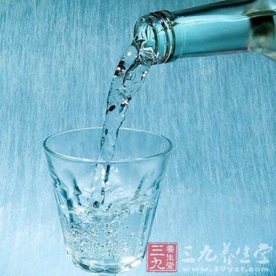 入窖时醅料品温应在18~20℃(夏季不超过26℃) 入窖时醅料品温应在18~20℃(夏季不超过26℃)