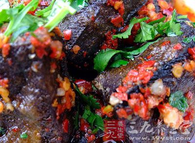 精制水豆腐8片，切成32小块