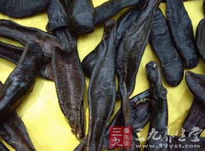 并将体的一端拉长，做成狭窄的条状