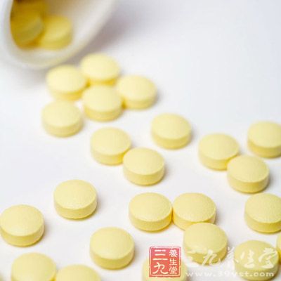 可选用解热镇痛药物，如索米痛片