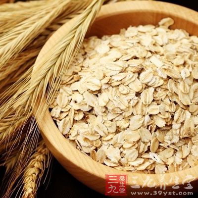 燕麦片二至三匙,用煮沸的牛奶冲入 燕麦片二至三匙,用煮沸的牛奶冲入