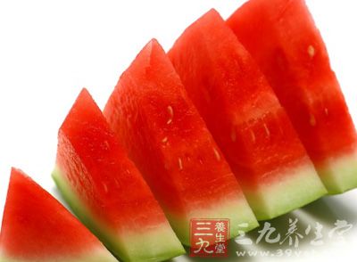 宜吃梨、香蕉、西瓜、香瓜等偏寒性养胃的水果 宜吃梨、香蕉、西瓜、香瓜等偏寒性养胃的水果