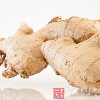 取无虫大红枣300枚，生黄芪40克，生姜40克，绍兴黄酒500克