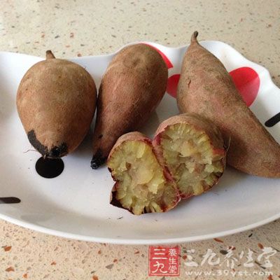 喜欢吃烤红薯的市民也可以自己在家用微波炉烤 喜欢吃烤红薯的市民也可以自己在家用微波炉烤