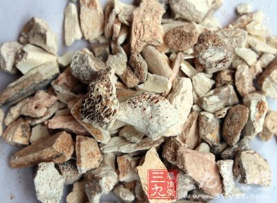 上四味,熟沸水五升渍朴硝 芒硝令消
