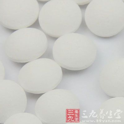 取陈醋(好用镇江陈醋)250毫升，樟脑丸1个