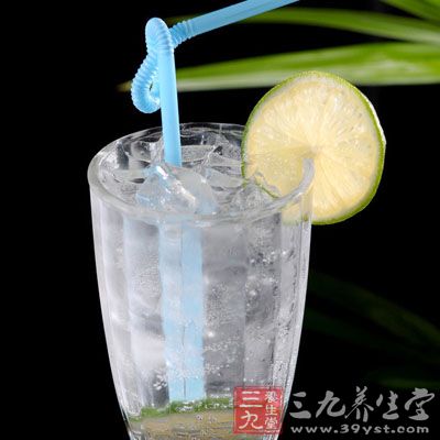 苏打水去黑头 苏打水去黑头有用吗