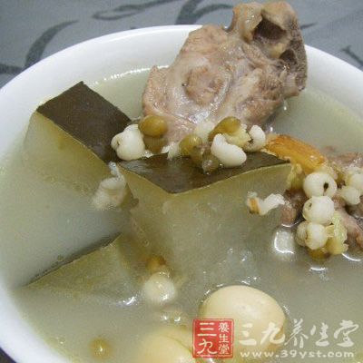 冬瓜薏米鸡脚煲绿豆汤