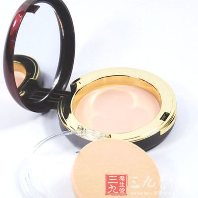 含滋养保湿成分,质地比较柔润,上妆效果非常自然服帖 含滋养保湿成分,质地比较柔润,上妆效果非常自然服帖