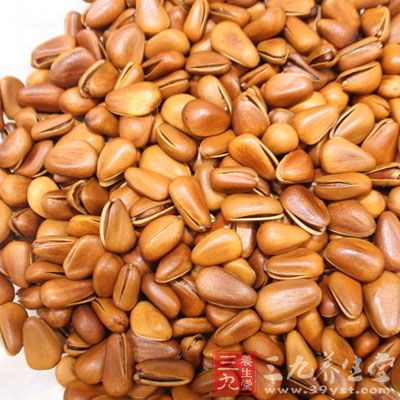 松子仁所含的脂肪，主要为亚油酸和皮诺敛酸等不饱和脂肪酸