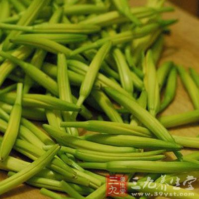 干黄花菜清洗2遍,用温水泡2小时,摘去硬花梗 干黄花菜清洗2遍,用温水泡2小时,摘去硬花梗