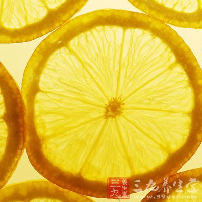 柠檬是具有抗氧化功效的水溶性维生素C类的食物 柠檬是具有抗氧化功效的水溶性维生素C类的食物