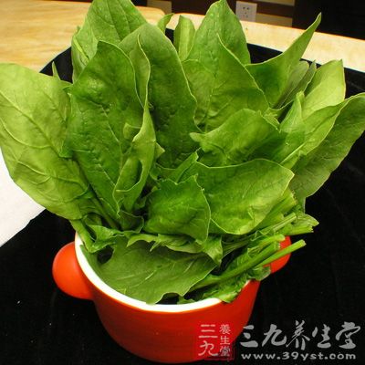 淘米水浸泡菠菜有助于去除农药残留