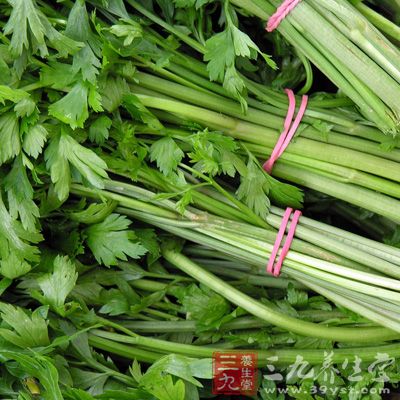 芹菜有降血压作用，适合高血压和动脉硬化患者食用