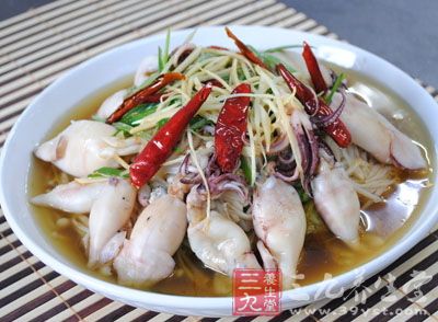 海兔既能消极避敌,又能积极防御 海兔既能消极避敌,又能积极防御