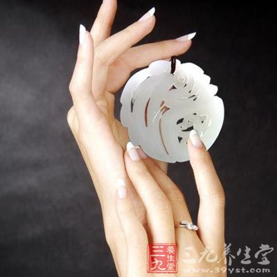 对于轻微的腱鞘炎,刺痛开始时,可以旋转手腕以缓解疼痛 对于轻微的腱鞘炎,刺痛开始时,可以旋转手腕以缓解疼痛