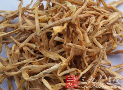 猪前脚2只、干黄花菜一把、红枣5颗 猪前脚2只、干黄花菜一把、红枣5颗