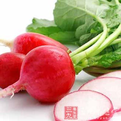 将红白萝卜洗净切块备用