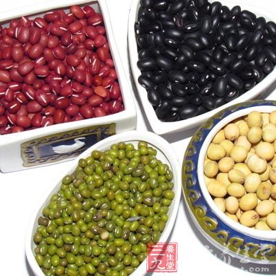 多吃一些含镁的食物。比如豆类、荞麦、坚果类、麦芽等