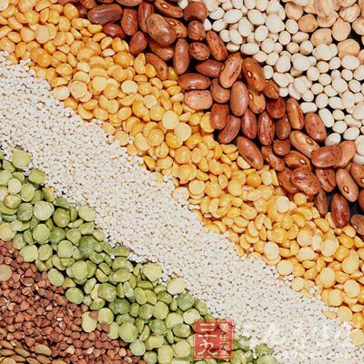 如蛋、肉、鸡、豆类、牛奶、新鲜蔬菜和水果等 如蛋、肉、鸡、豆类、牛奶、新鲜蔬菜和水果等