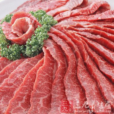 瘦牛肉250克，胡萝卜75克，芹菜50克