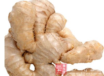 把姜切成片或者丝