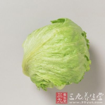 圆白菜适于炒、炝、拌、熘等，可与番茄一起做汤