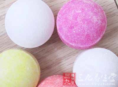 临床上用樟脑擦剂有镇痛、止痒作用