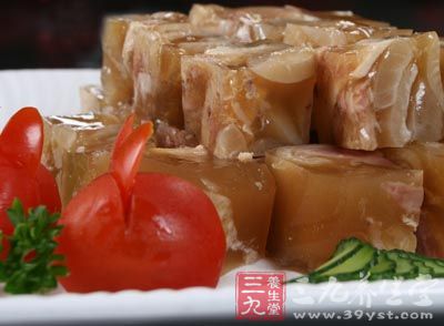 猪蹄冻的味道可口，口感香滑