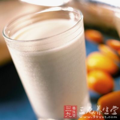 牛奶中不宜添加果汁等酸性饮料