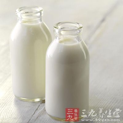 牛奶是一种营养成分齐全、容易消化吸收的一种极好的天然食物