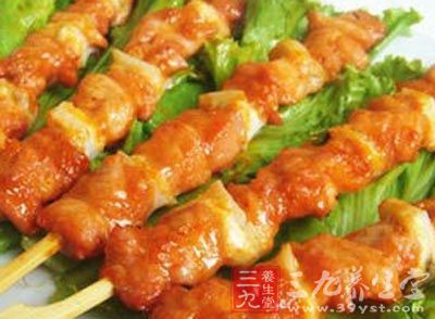 一串上有多块软骨、多块鸡肉 一串上有多块软骨、多块鸡肉