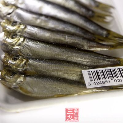 沙丁魚(yú)本性寒涼，好在食用時(shí)避免與一些寒涼的食物共同食用