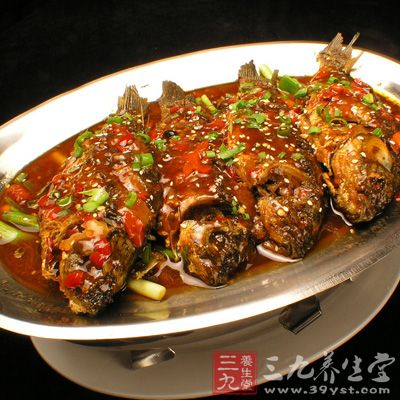 河鲫鱼3条，玉兰片200克，盒装豆腐2盒，鲜蘑菇200克