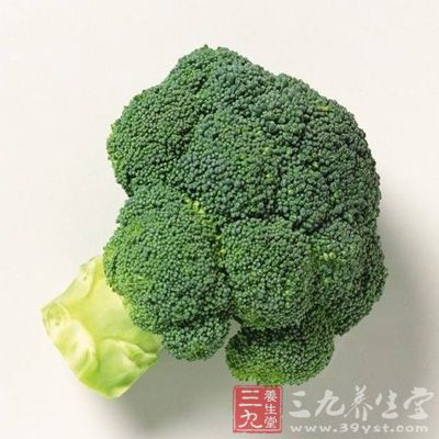 西兰花中所含的一种叫萝卜硫素的物质，具有很强的防癌抗癌的功效，尤其对乳腺癌、直肠癌、胃癌等有预防作用