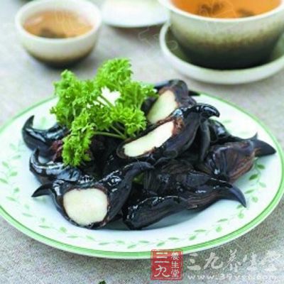 材料：菱角500，鹽6克，姜2大片