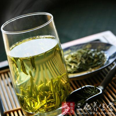 茶叶色泽与原料嫩度、加工技术有密切关系