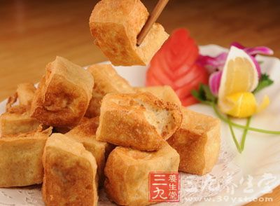 油 3汤匙、料酒 2汤匙、酱油 2汤、匙糖 大半汤匙、盐 适量、炸豆腐 10块 油 3汤匙、料酒 2汤匙、酱油 2汤、匙糖 大半汤匙、盐 适量、炸豆腐 10块